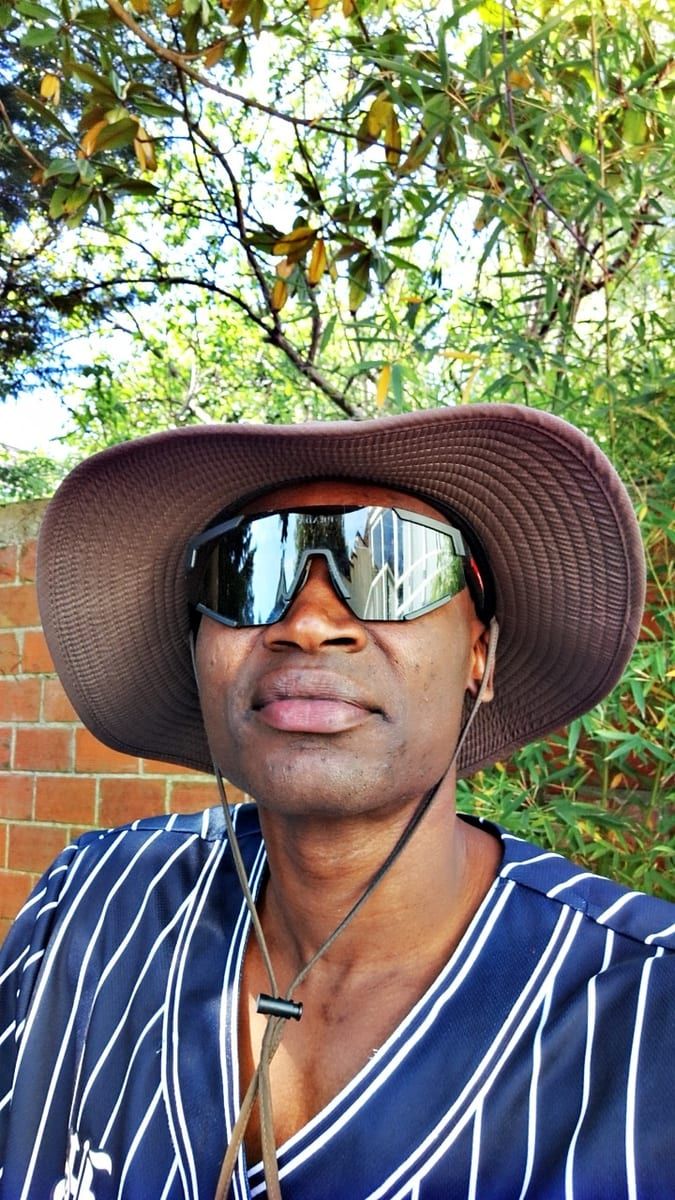 Mestafa - Rencontre gay à La Sagne NE Profil de Mestafa, 41 ans, Rencontre gay à La Sagne NE (Neuchâtel)