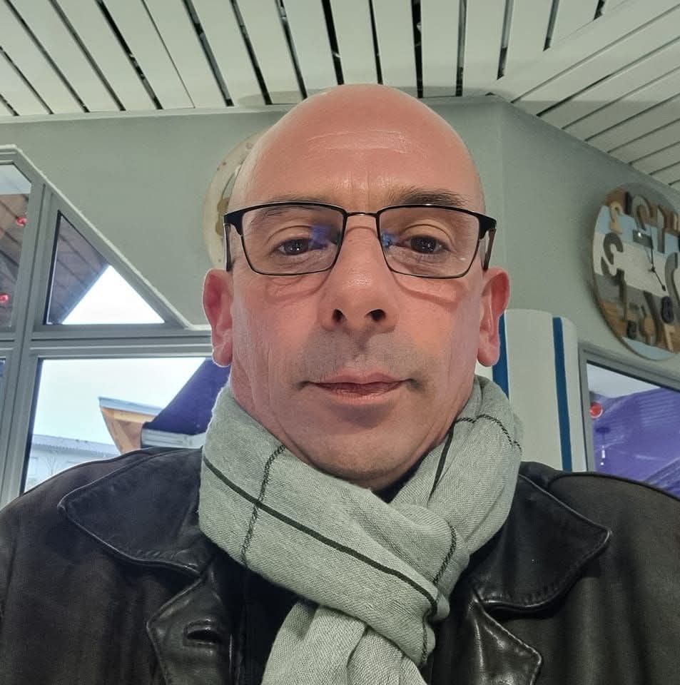 Kay - Rencontre gay à Nods Profil de Kay, 26 ans, Rencontre gay à Nods (Neuchâtel)