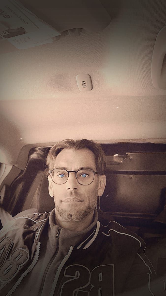 Emanuel - Rencontre gay à Chézard-St-Martin Profil de Emanuel, 28 ans, Rencontre gay à Chézard-St-Martin (Neuchâtel)