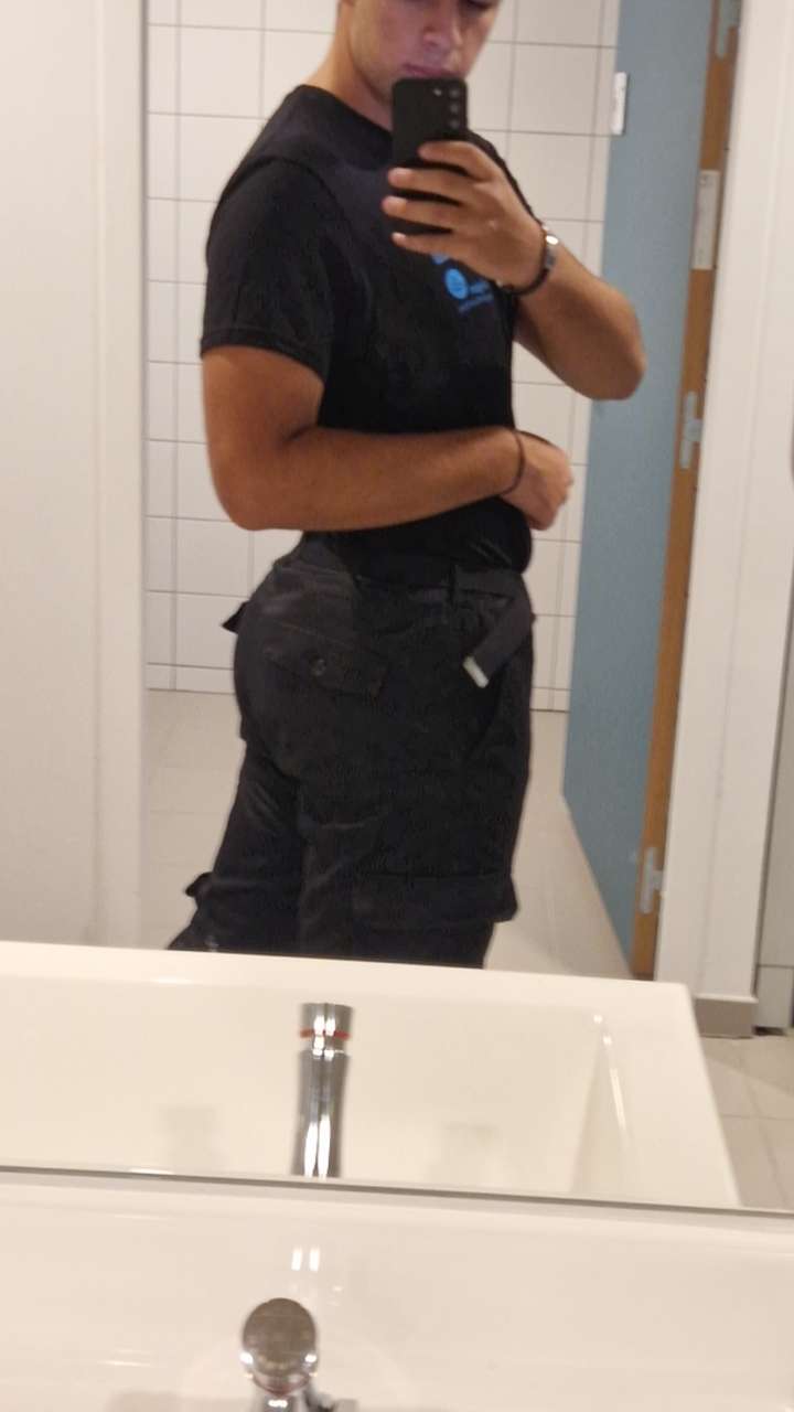 Oriano - Rencontre gay à Môtiers NE Profil de Oriano, 33 ans, Rencontre gay à Môtiers NE (Neuchâtel)