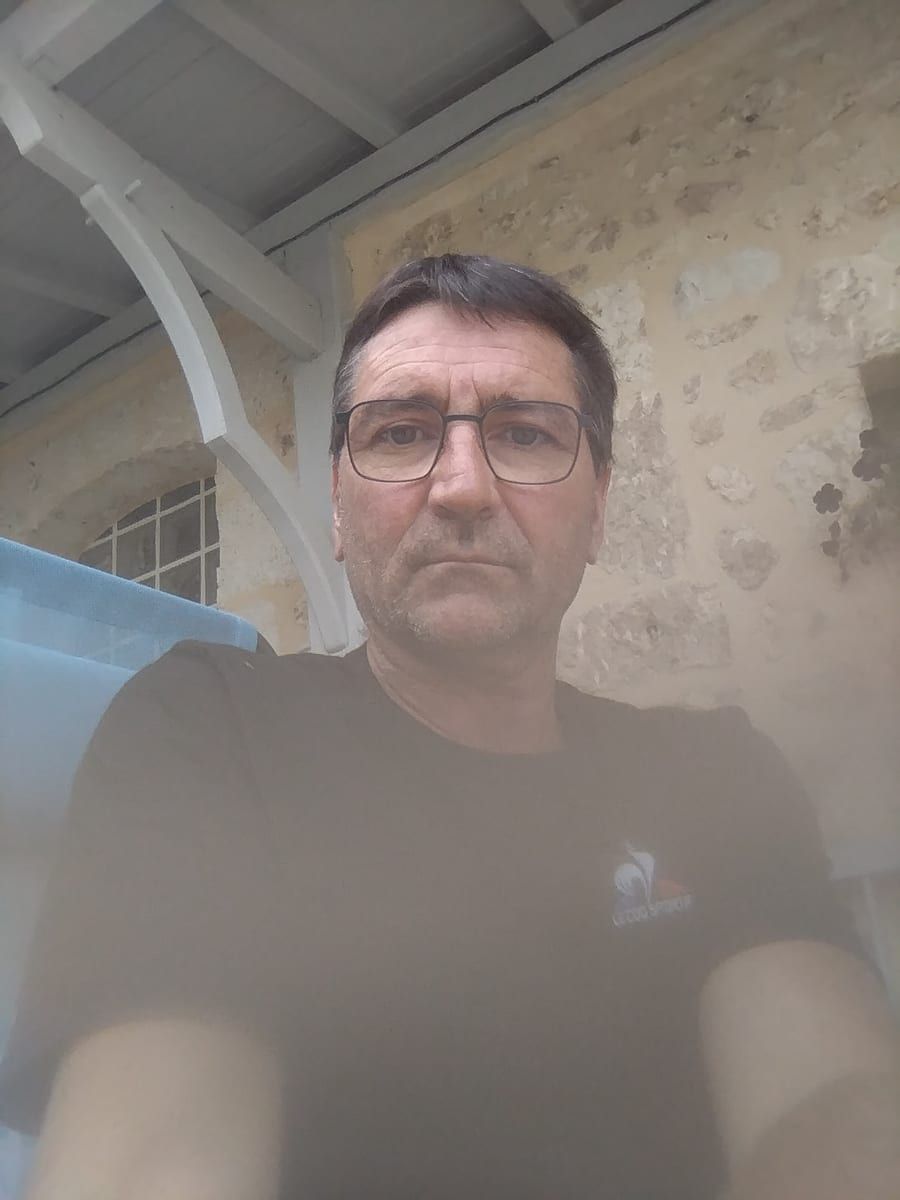 Maxen - Rencontre gay à Travers Profil de Maxen, 34 ans, Rencontre gay à Travers (Neuchâtel)