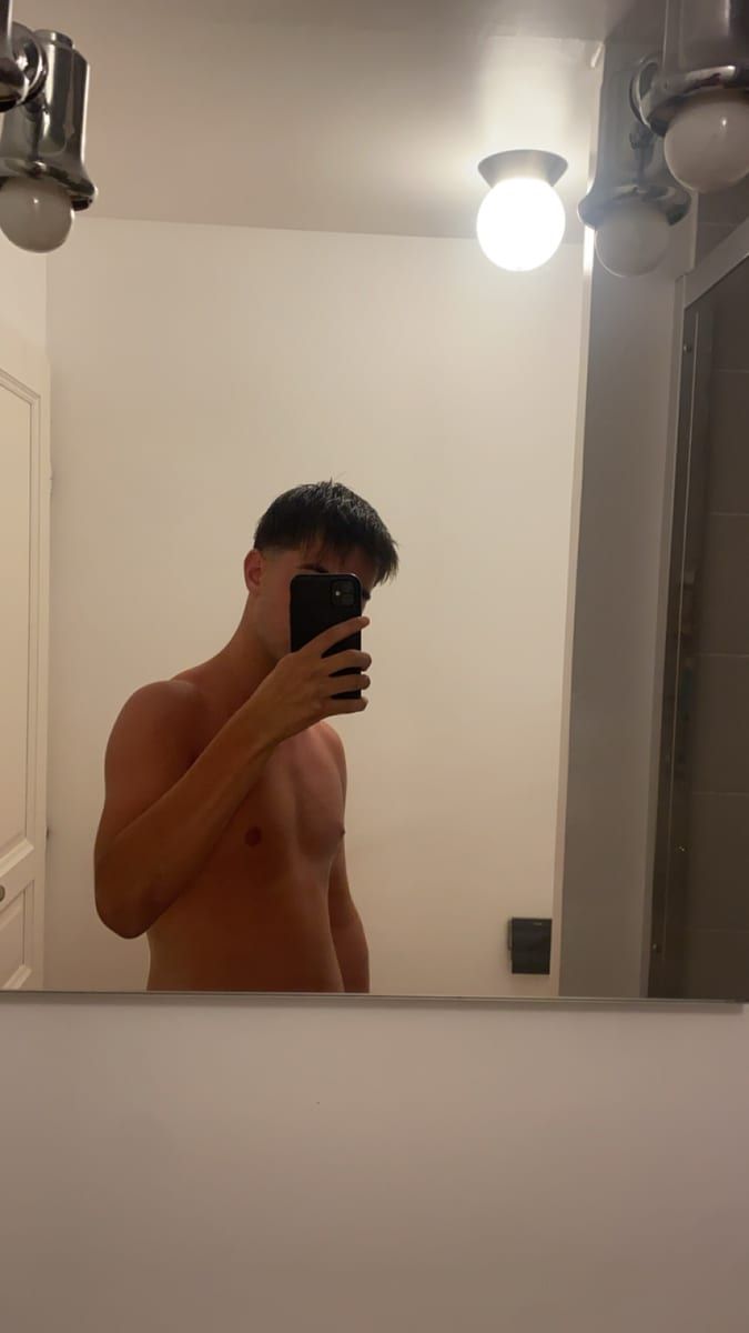 Daan - Rencontre gay à Areuse Profil de Daan, 31 ans, Rencontre gay à Areuse (Neuchâtel)