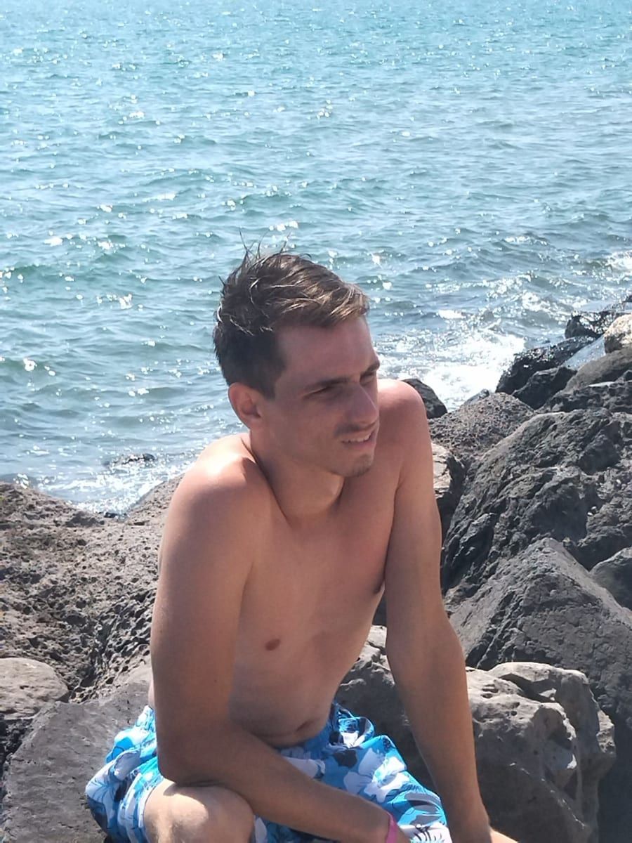 Azer - Rencontre gay à Boudry Profil de Azer, 30 ans, Rencontre gay à Boudry (Neuchâtel)