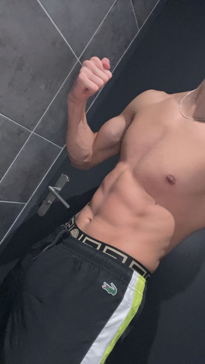 Avel - Rencontre gay à Enges Profil de Avel, 31 ans, Rencontre gay à Enges (Neuchâtel)