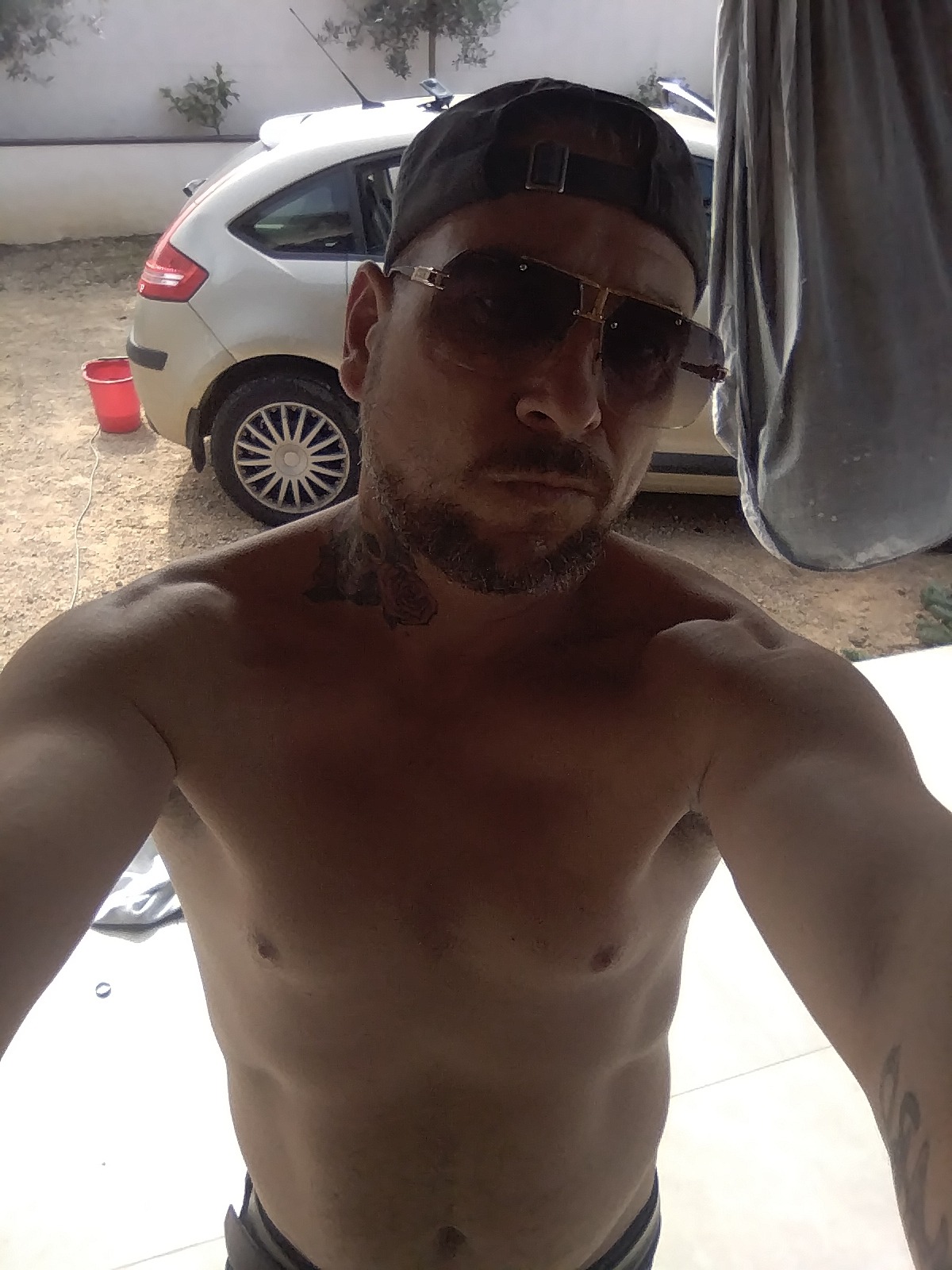 Romin - Rencontre gay à Chézard-St-Martin Profil de Romin, 22 ans, Rencontre gay à Chézard-St-Martin (Neuchâtel)
