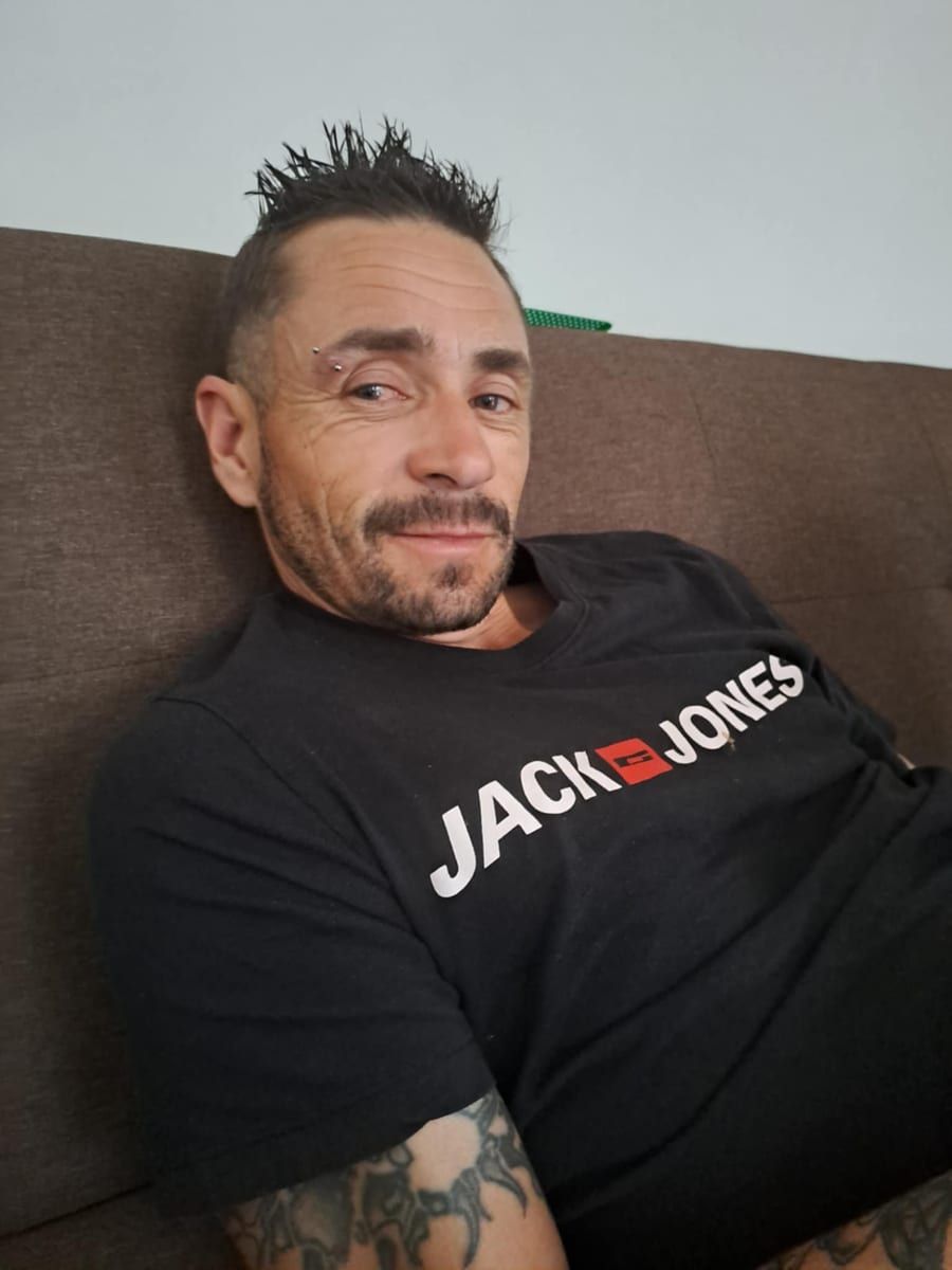 Jimmy - Rencontre gay à Cernier Profil de Jimmy, 30 ans, Rencontre gay à Cernier (Neuchâtel)