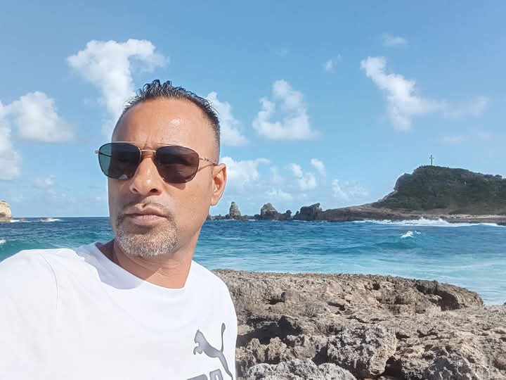 Leni - Rencontre gay à Savagnier Profil de Leni, 36 ans, Rencontre gay à Savagnier (Neuchâtel)