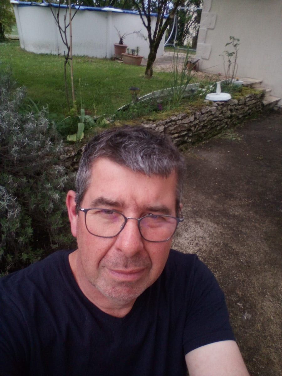 Deivy - Rencontre gay à Saules Profil de Deivy, 32 ans, Rencontre gay à Saules (Neuchâtel)