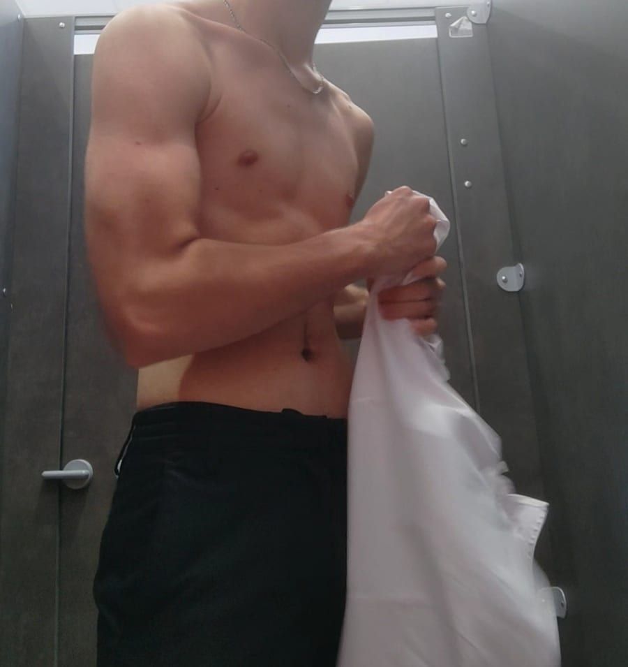 Christophe - Rencontre gay à Saules Profil de Christophe, 27 ans, Rencontre gay à Saules (Neuchâtel)