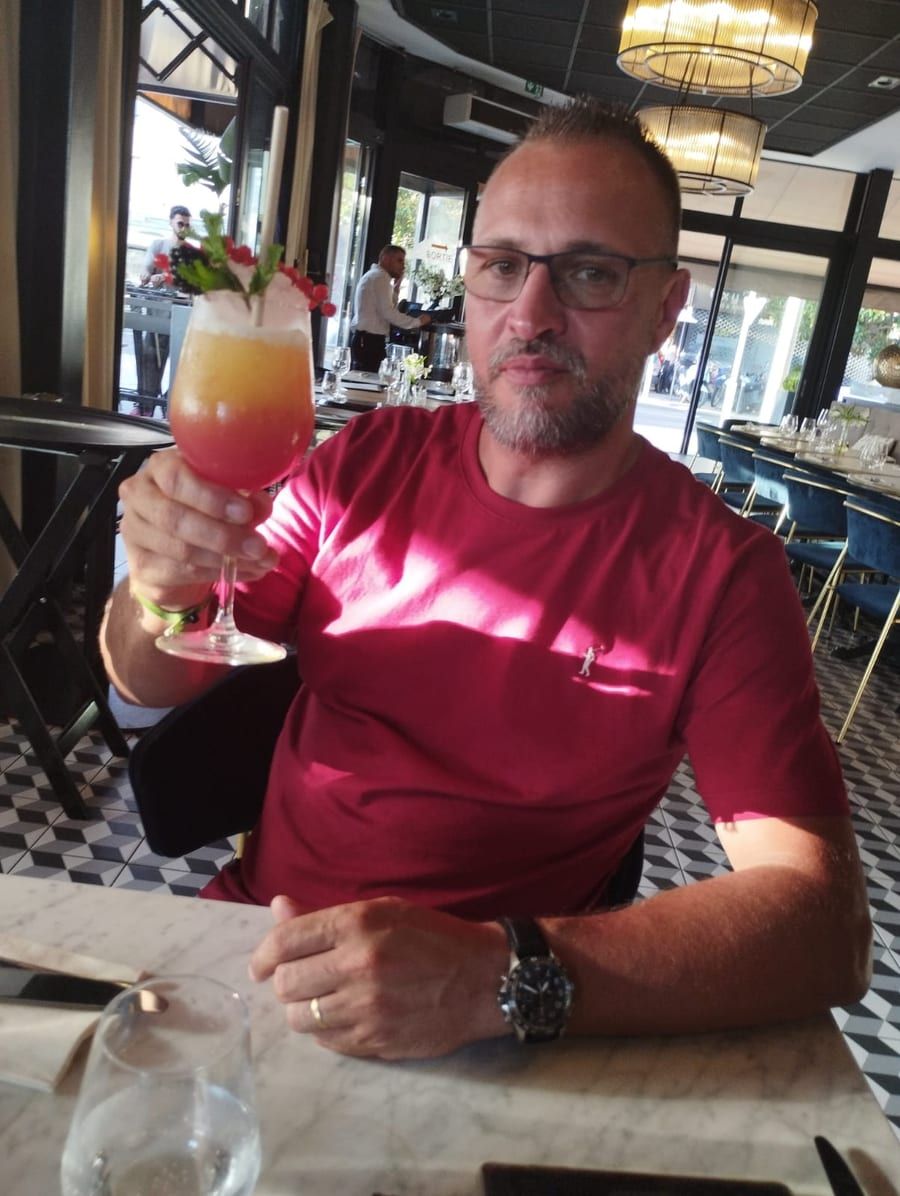 Jovani - Rencontre gay à Montezillon Profil de Jovani, 42 ans, Rencontre gay à Montezillon (Neuchâtel)