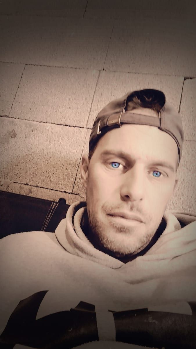 Thibau - Rencontre gay à St-Sulpice NE Profil de Thibau, 38 ans, Rencontre gay à St-Sulpice NE (Neuchâtel)